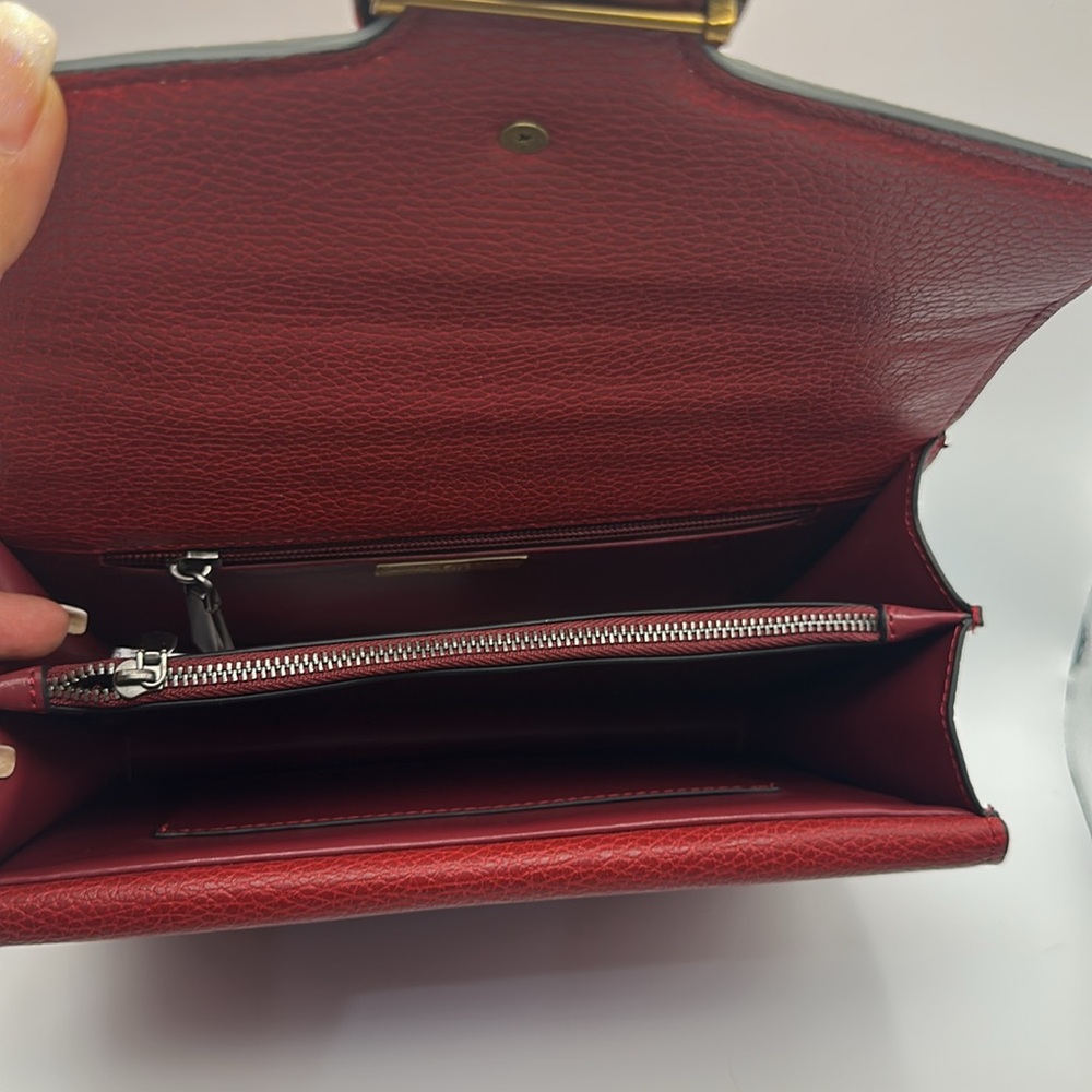 Tiffany and Fred red pebble leather purse with dragons on clasp - Picture 5 of 6
